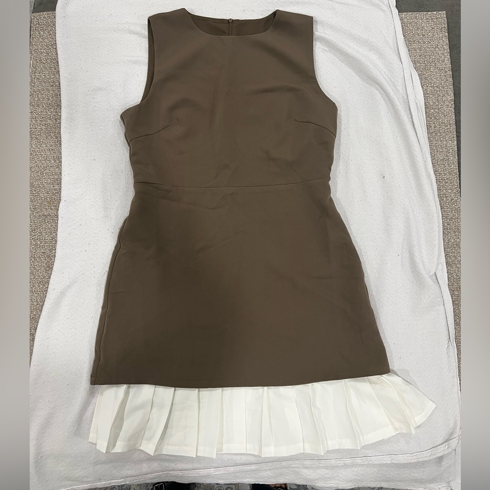 Brown Sleeveless Dress with White Pleated Hem